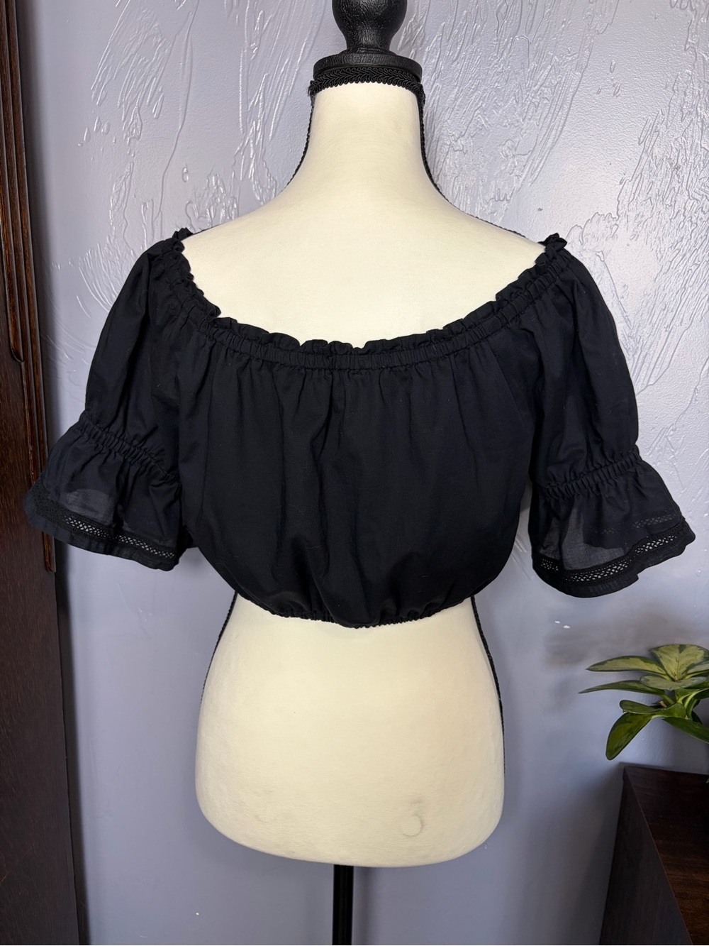 Tory Burch Black Off-Shoulder Embroidered Peasant Crop Top - Picture 4 of 7